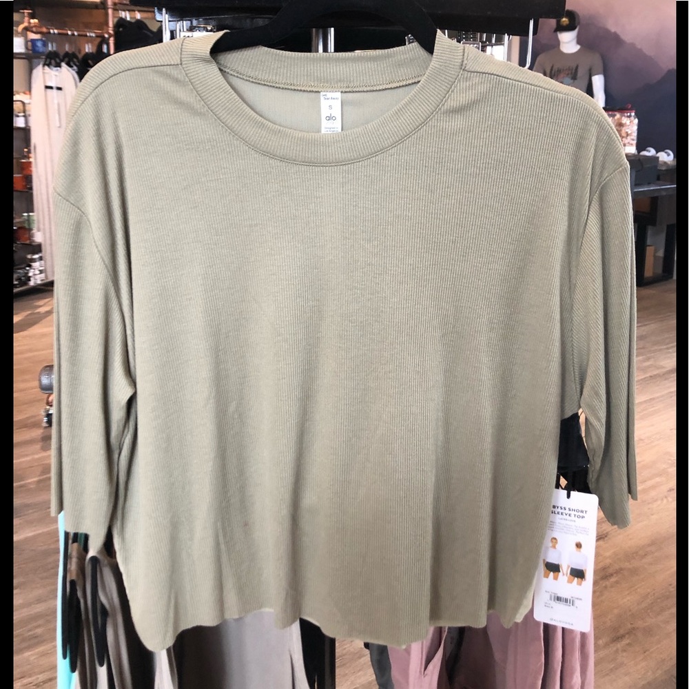 ALO abyss short sleeve top sage green